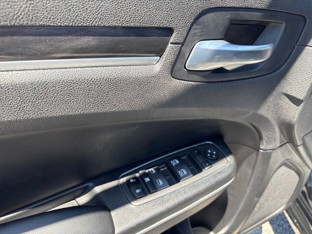 Used 2021 Chrysler 300 Touring w/ Sport Appearance Package RWD image 10