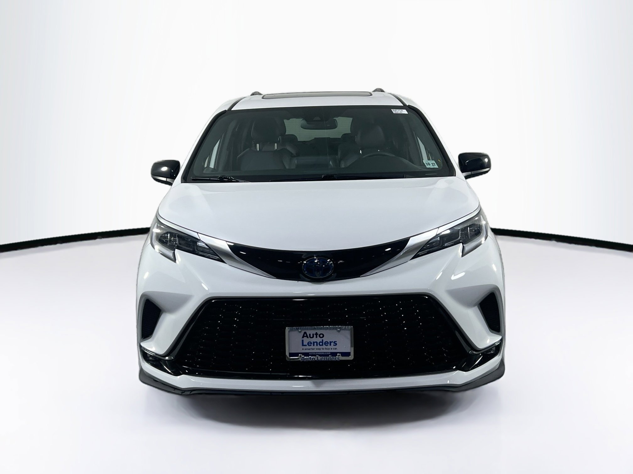 Used 2022 Toyota Sienna XSE image 2