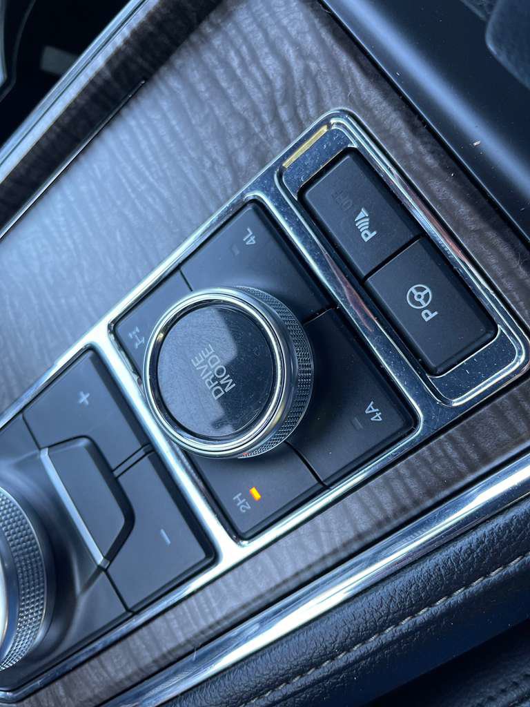 Used 2018 Ford Expedition Limited w/ Equipment Group 302A AWD/4WD image 95
