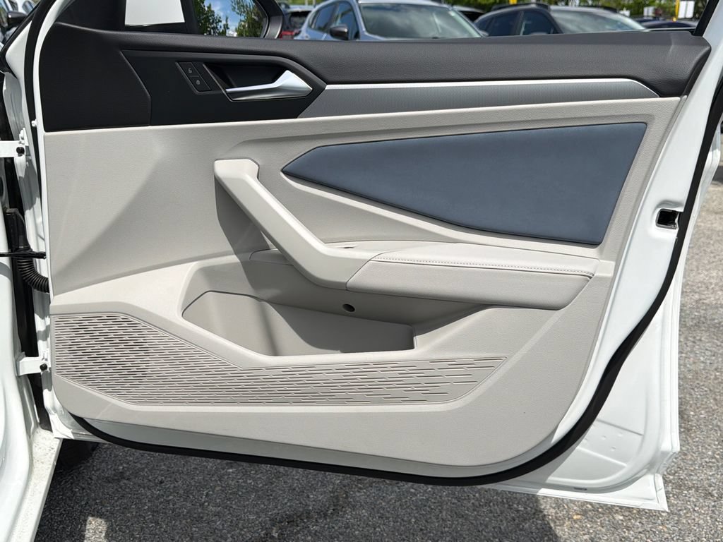 New 2026 Volkswagen Jetta SE FWD image 5