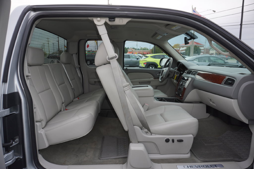 Used 2013 Chevrolet Silverado 1500 LTZ w/ Z71 Appearance Package AWD/4WD image 27