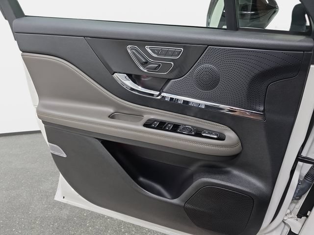 Certified 2023 Lincoln Corsair AWD w/ Equipment Group 101A image 24