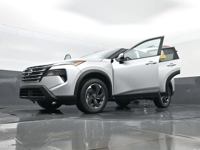Used 2024 Nissan Rogue SV AWD/4WD image 32