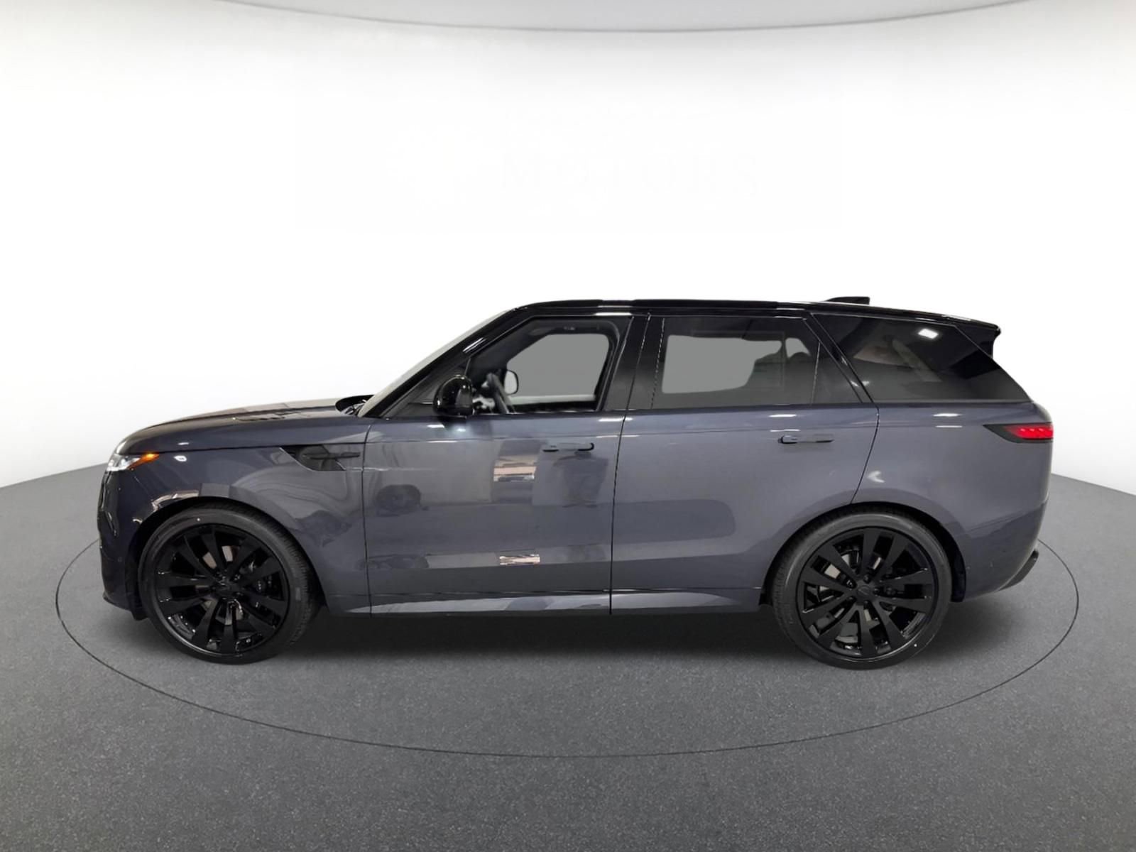 New 2026 Land Rover Range Rover Sport Dynamic SE image 2