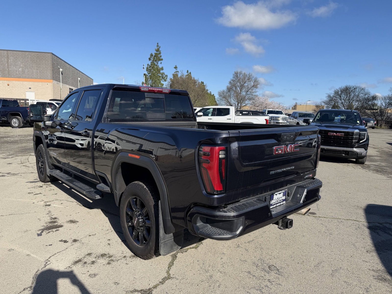 Used 2024 GMC Sierra 2500 AT4 w/ AT4 Preferred Package image 3