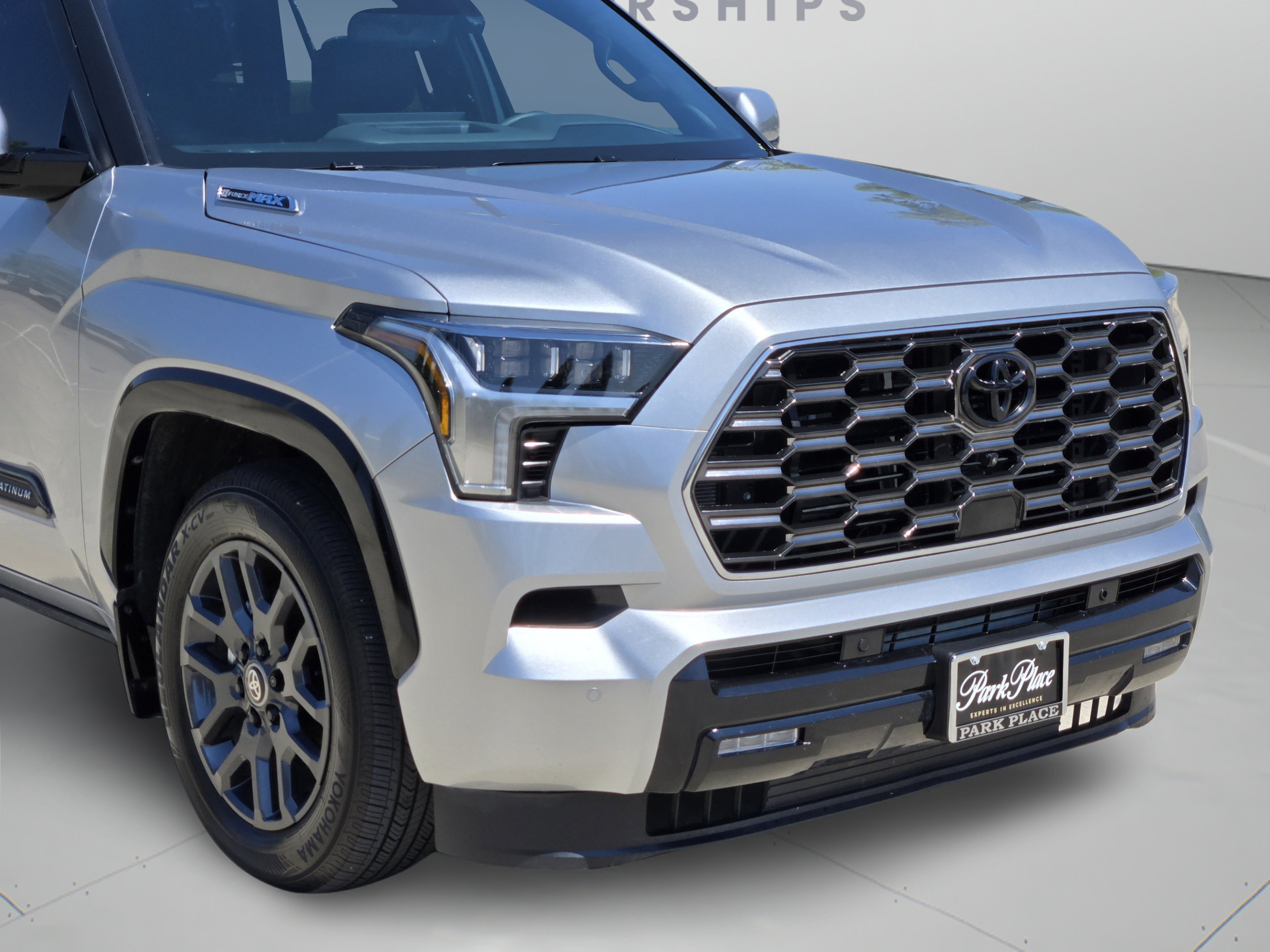 Used 2025 Toyota Sequoia Platinum AWD/4WD image 32