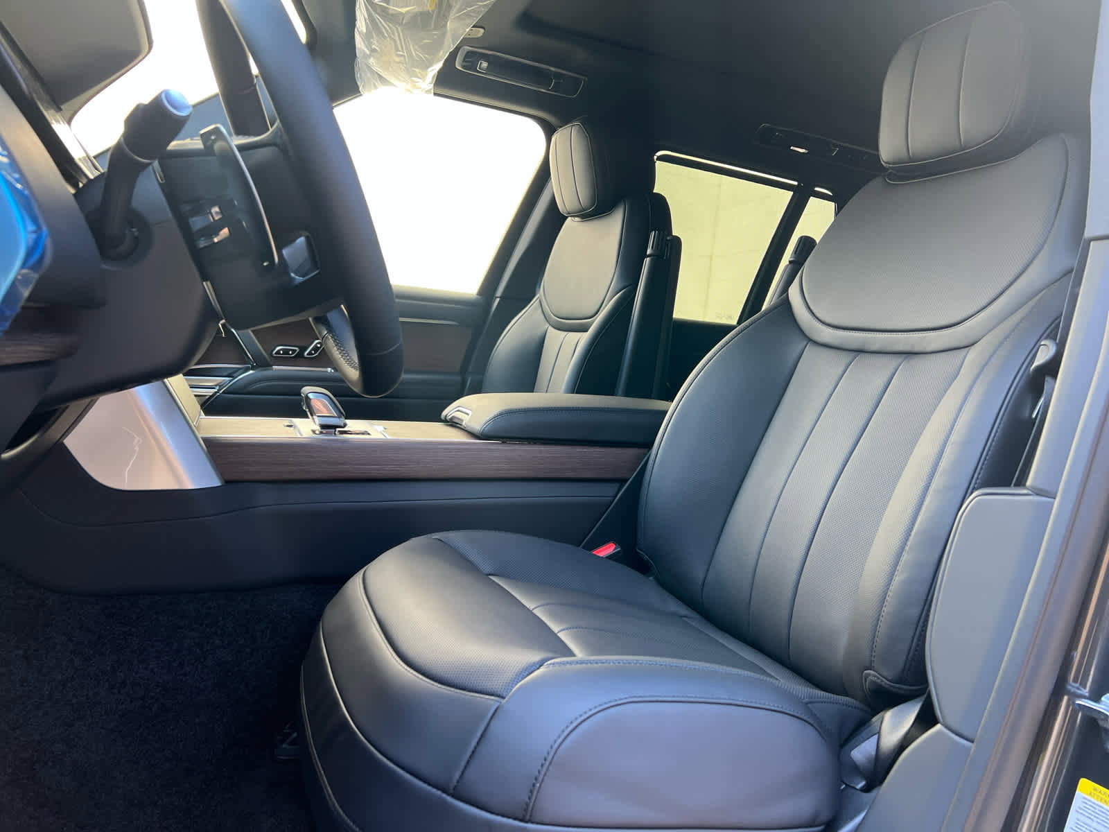 New 2025 Land Rover Range Rover SE image 13