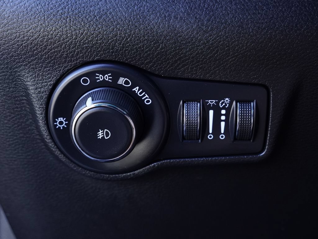 Certified 2024 Jeep Compass Latitude AWD/4WD image 13