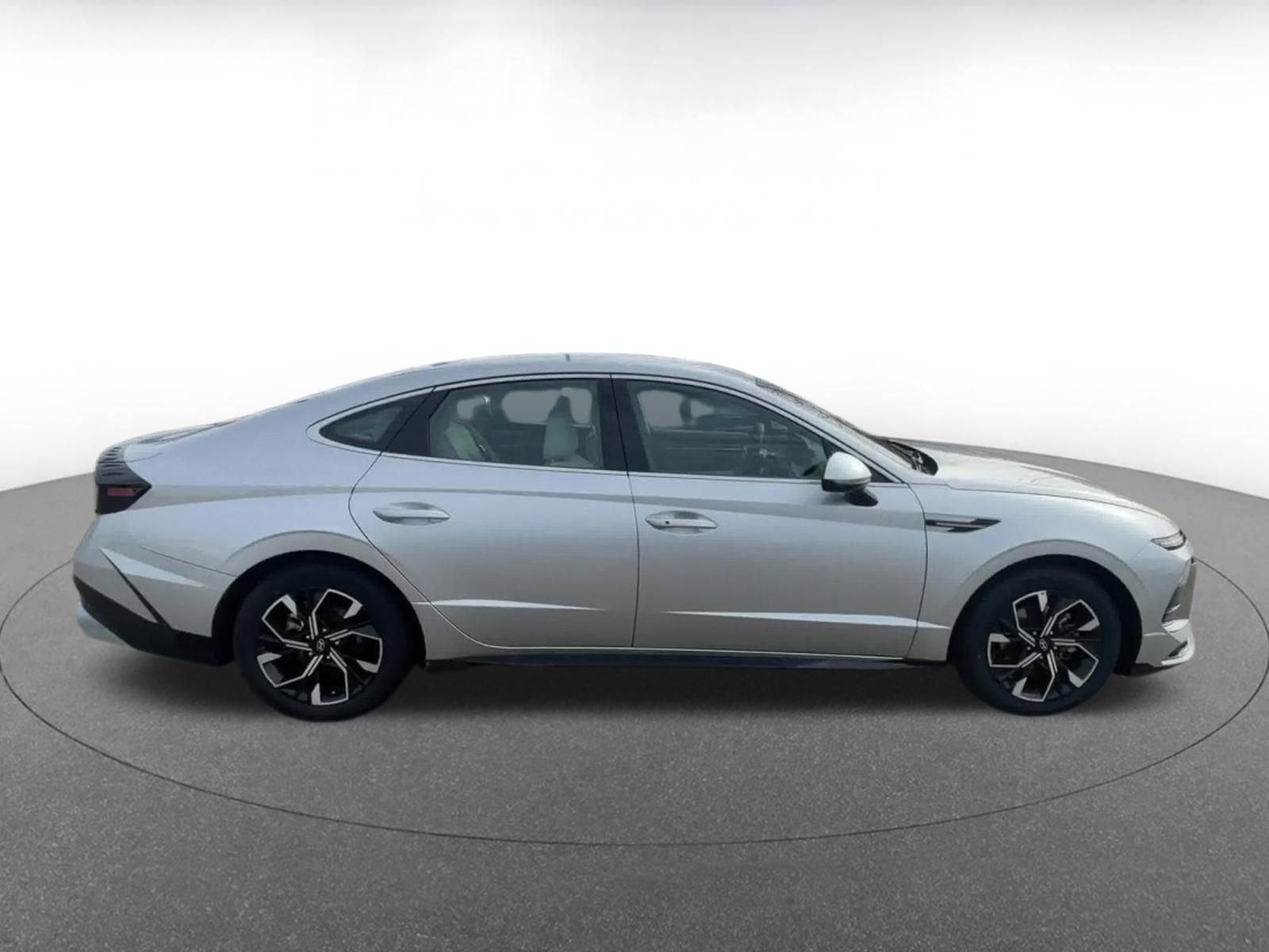 Used 2025 Hyundai Sonata SEL FWD image 16