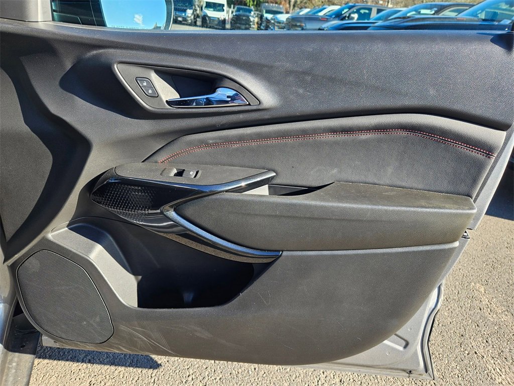 Used 2024 Chevrolet Trax RS w/ Sunroof Package image 17