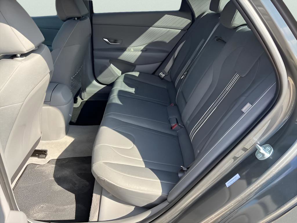 Used 2025 Hyundai Elantra SEL image 27