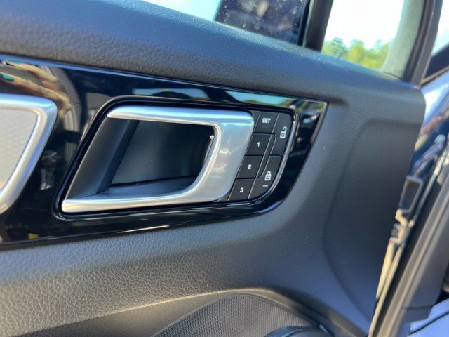 Used 2023 Porsche Cayenne image 28