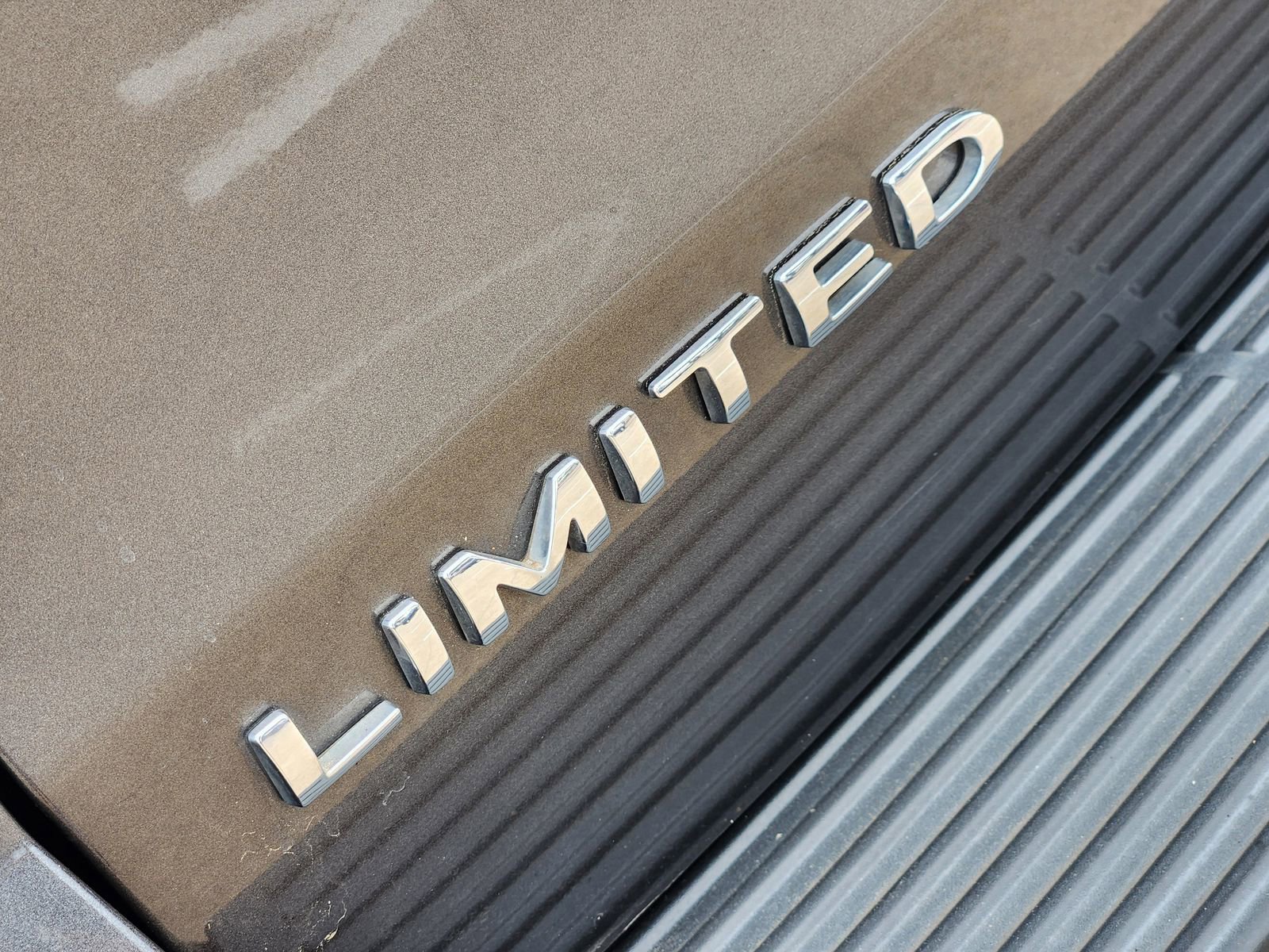 Used 2021 Ford Expedition Limited image 19