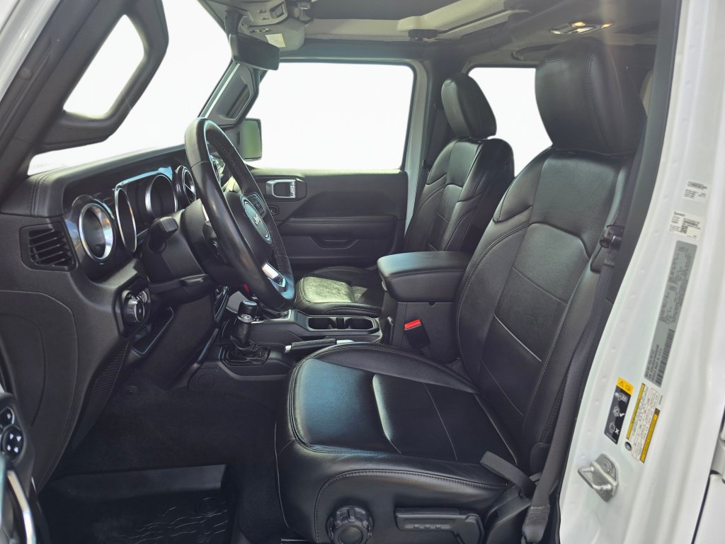 Used 2022 Jeep Wrangler Unlimited Sahara AWD/4WD image 15