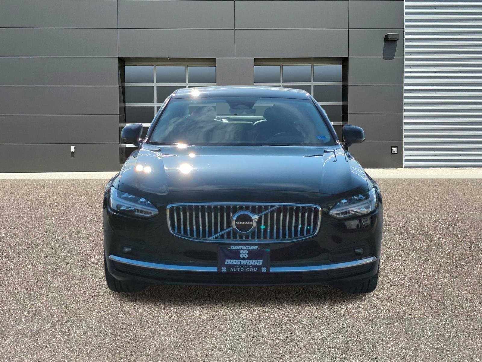 Used 2025 Volvo S90 B6 Plus image 2