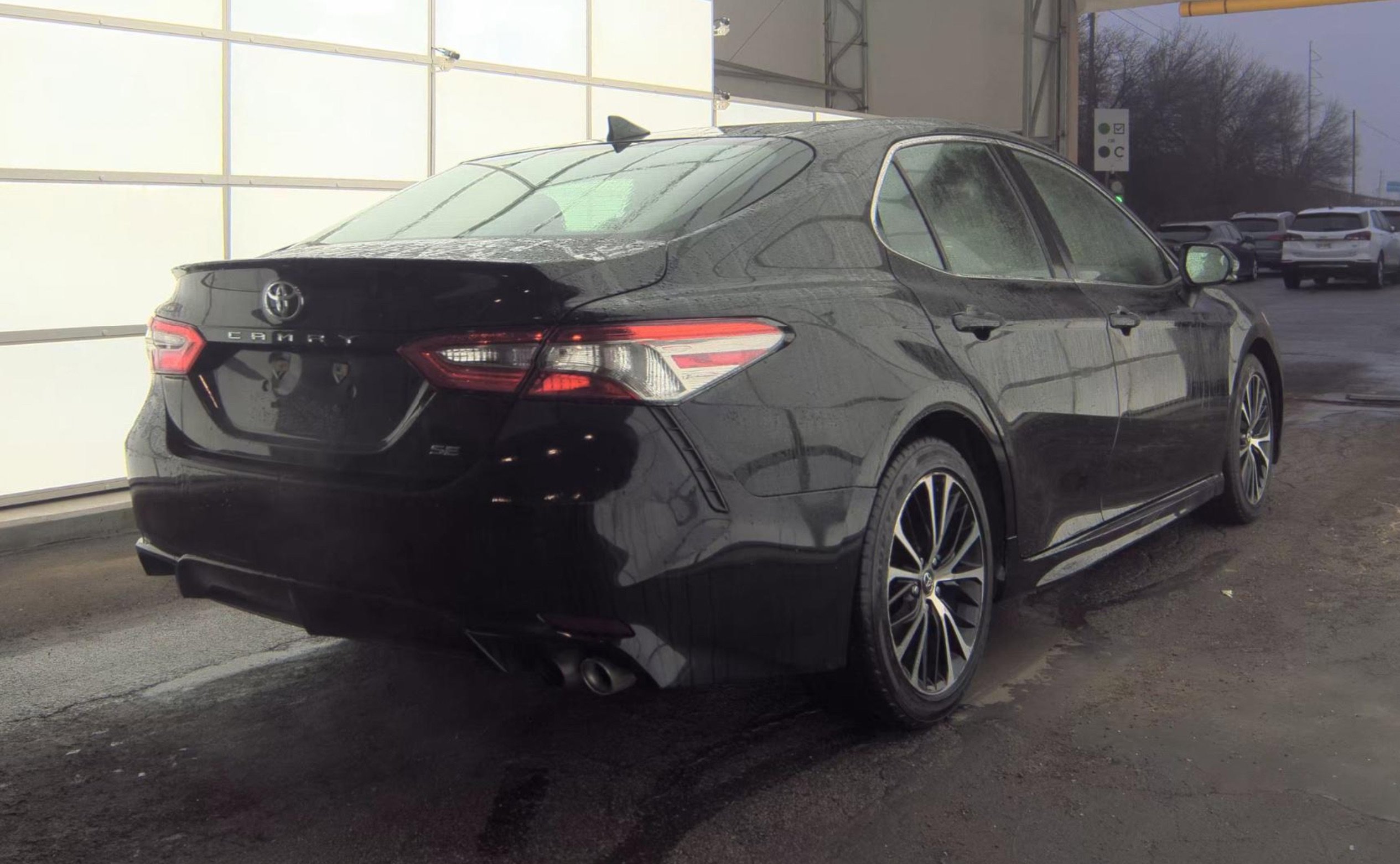 Used 2019 Toyota Camry SE image 5