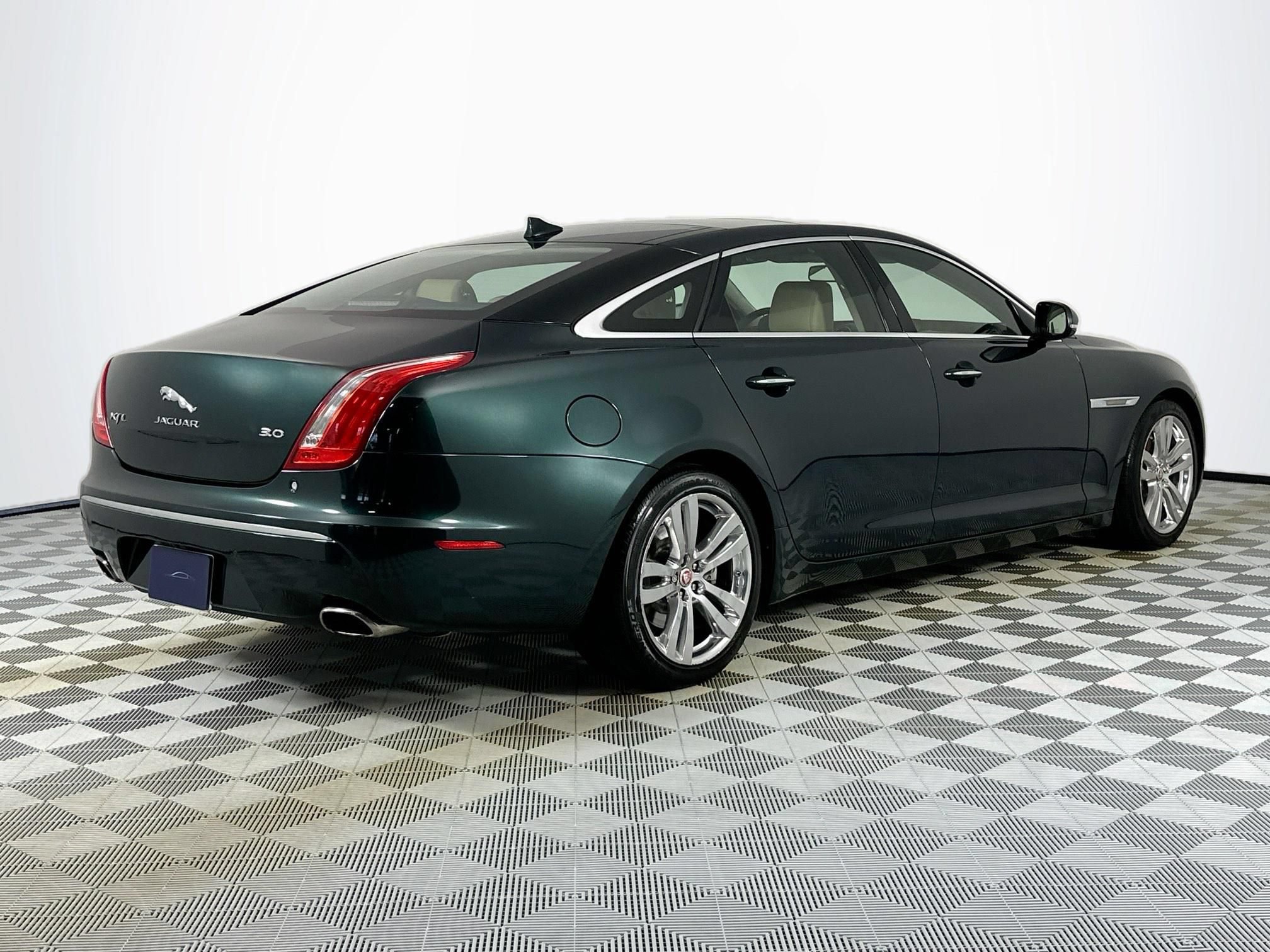 Used 2014 Jaguar XJ L Portfolio RWD image 5