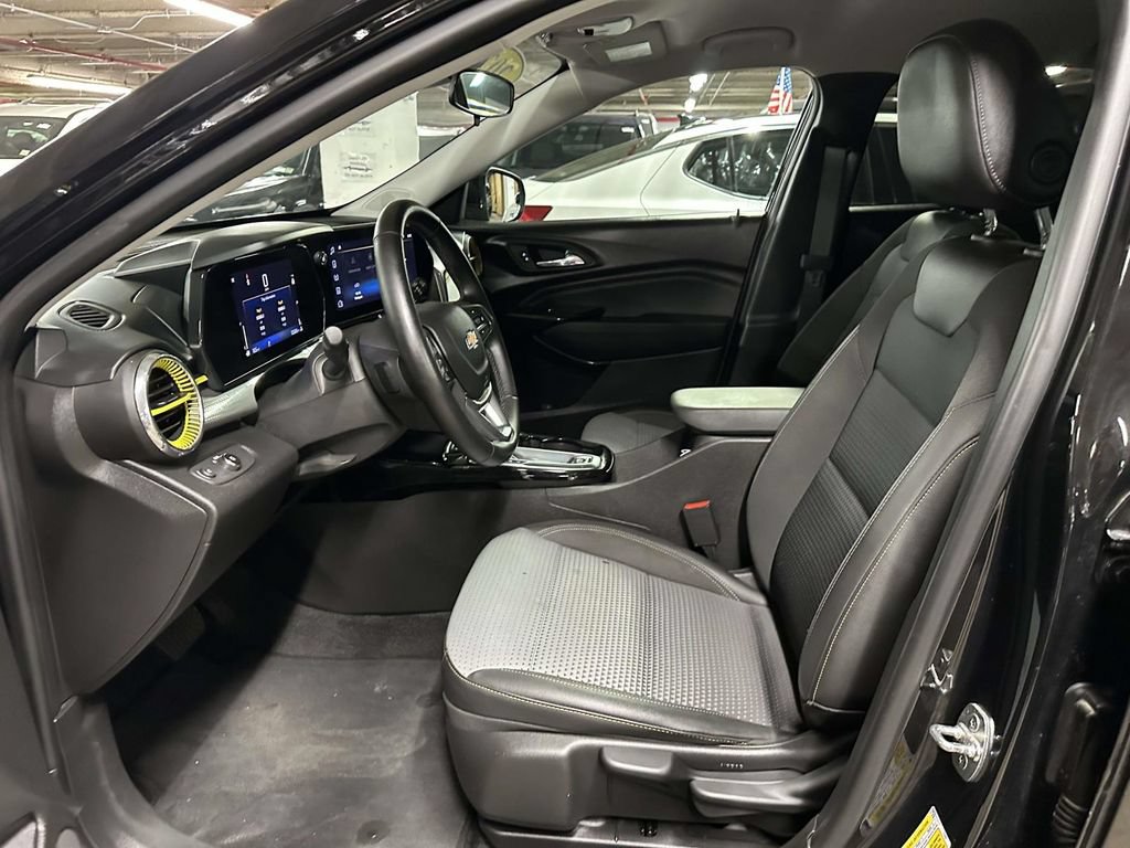 Used 2024 Chevrolet Trax LT w/ Driver Confidence Package FWD image 12