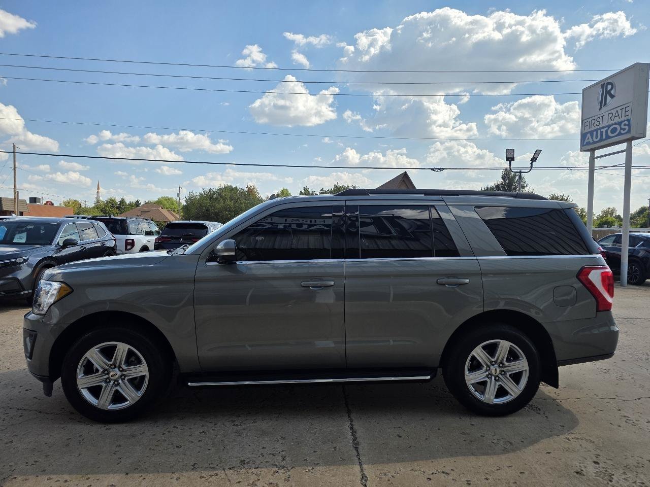 Used 2019 Ford Expedition XLT w/ Equipment Group 202A AWD/4WD image 4