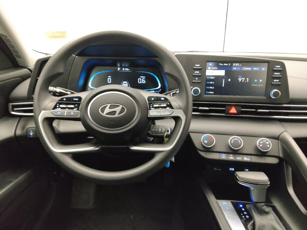 Used 2025 Hyundai Elantra SE image 22