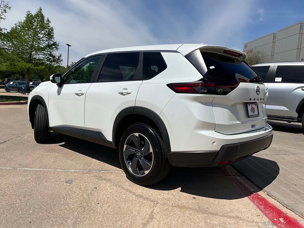 Used 2025 Nissan Rogue SV image 8