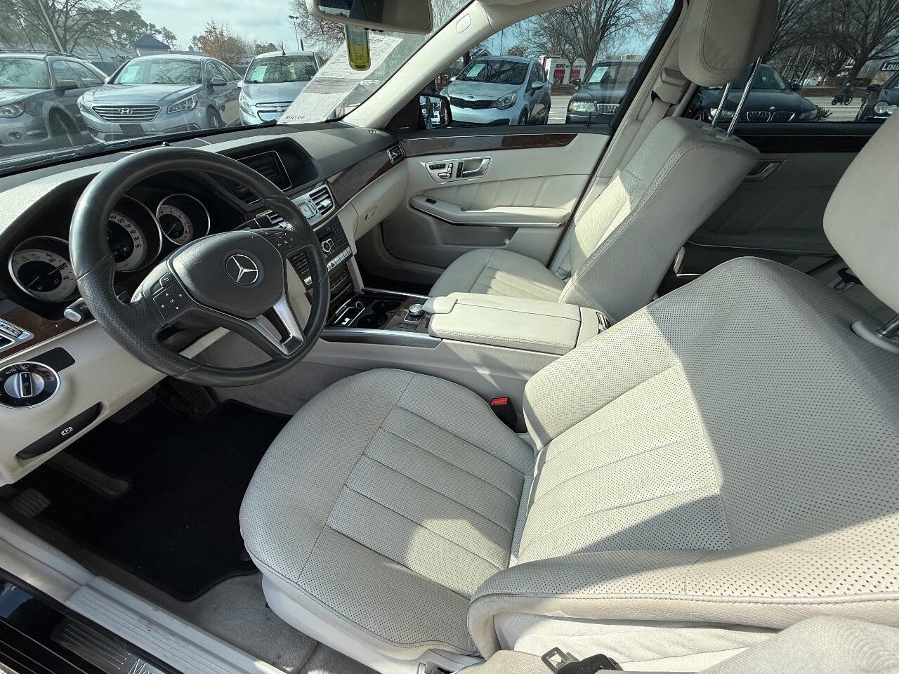 Used 2014 Mercedes-Benz E 550 4MATIC Sedan image 22