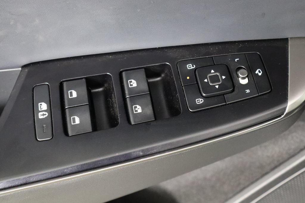 Used 2025 Kia EV6 Light w/ Light LR Technology Package RWD image 20