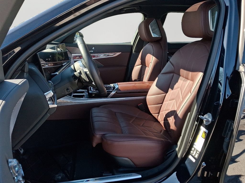Certified 2025 BMW 760i xDrive w/ Executive Package AWD/4WD image 14