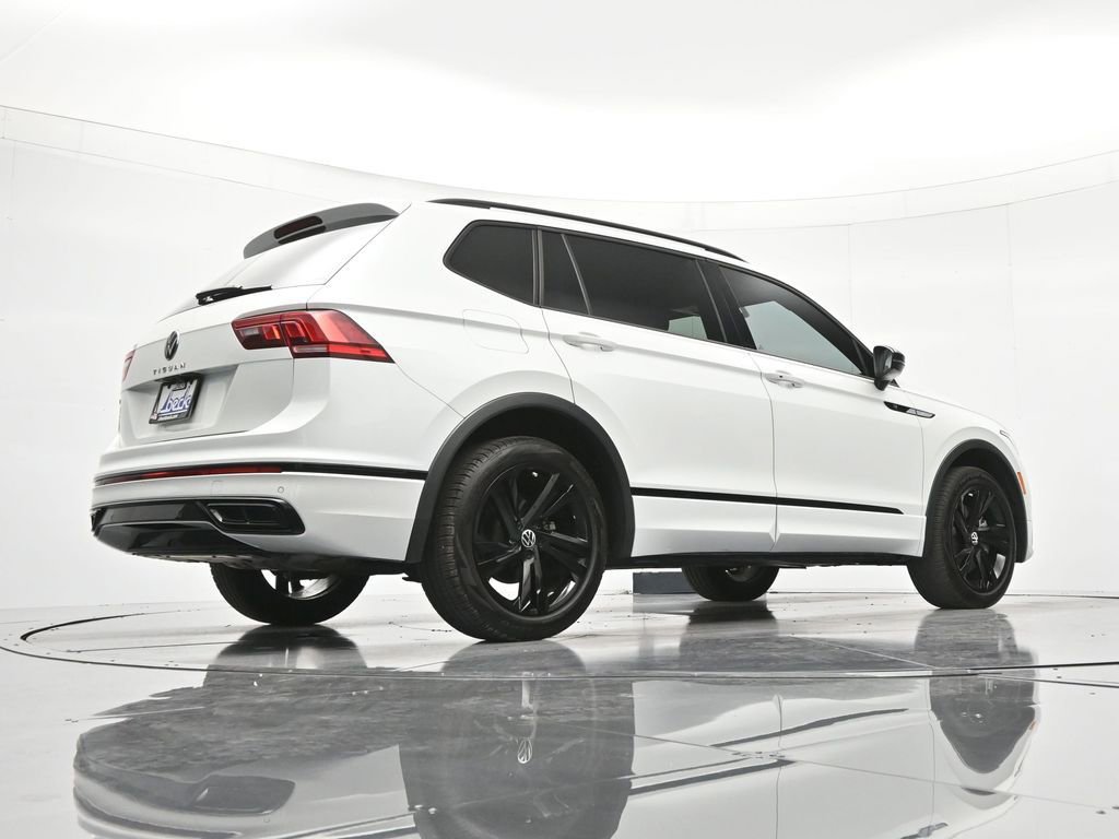 Used 2023 Volkswagen Tiguan SE R-Line FWD image 39