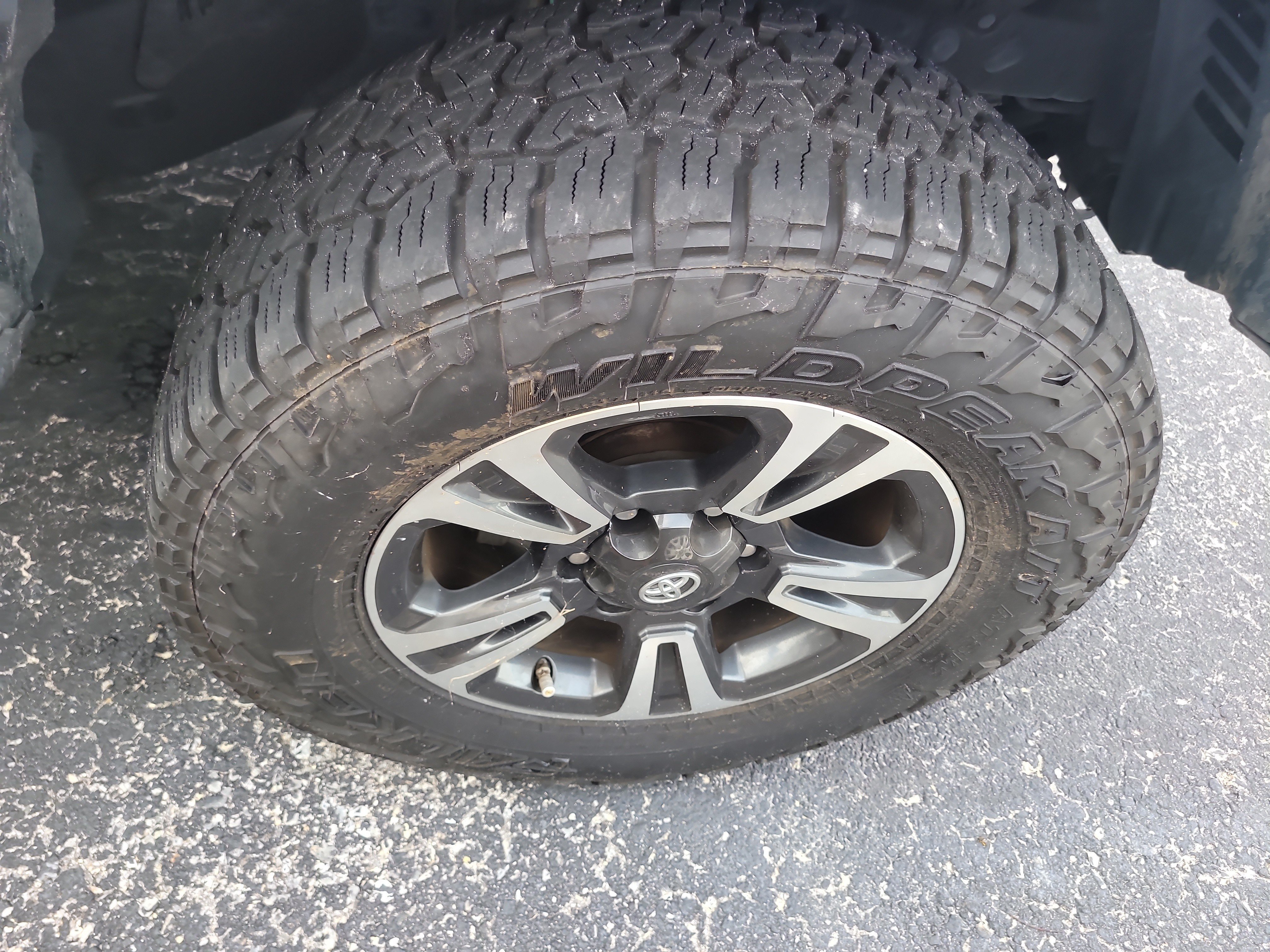 Used 2019 Toyota Tacoma TRD Sport AWD/4WD image 9