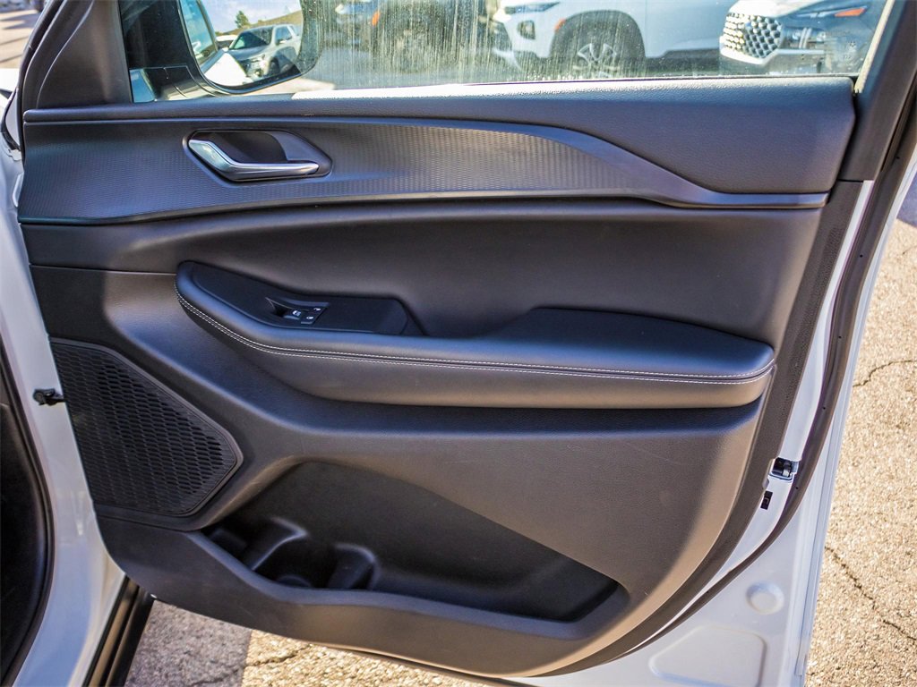 Used 2024 Jeep Grand Cherokee L Laredo image 15