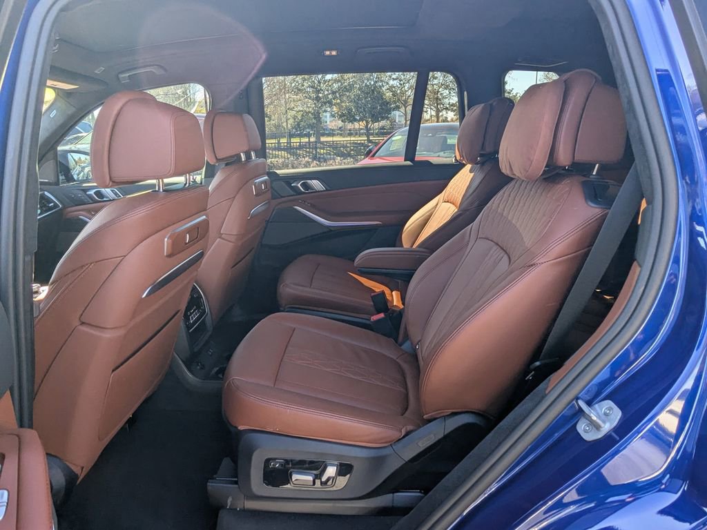 Used 2025 BMW X7 M60i w/ Executive Package image 26