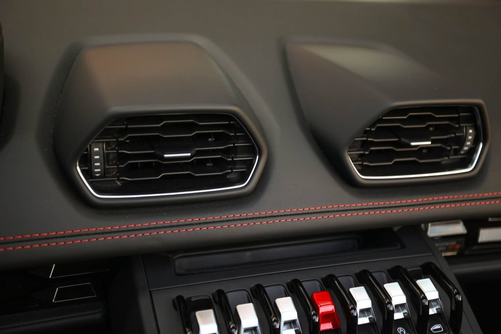 Used 2020 Lamborghini Huracan EVO RWD image 37
