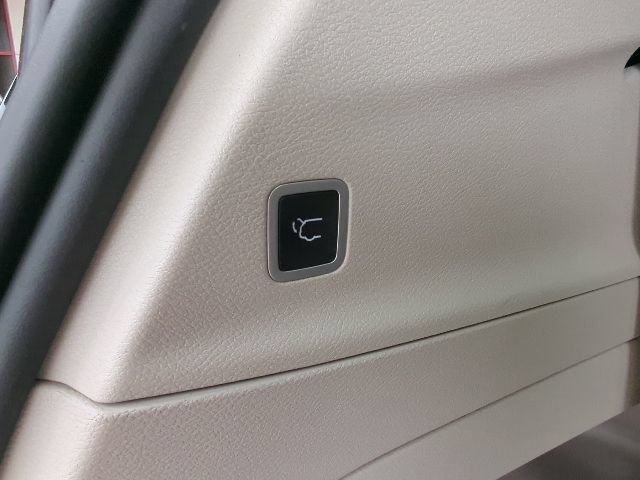 Certified 2023 Chrysler Pacifica Touring-L FWD image 35