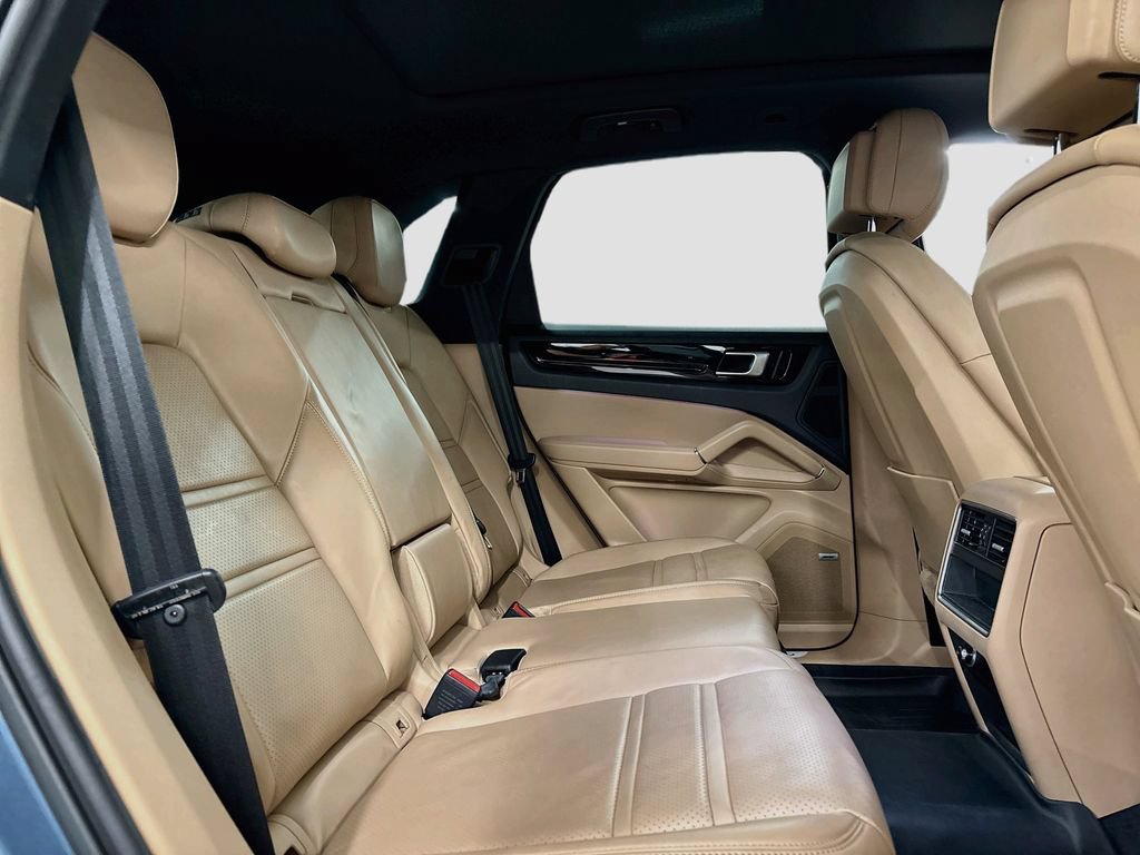 Used 2020 Porsche Cayenne AWD/4WD image 16