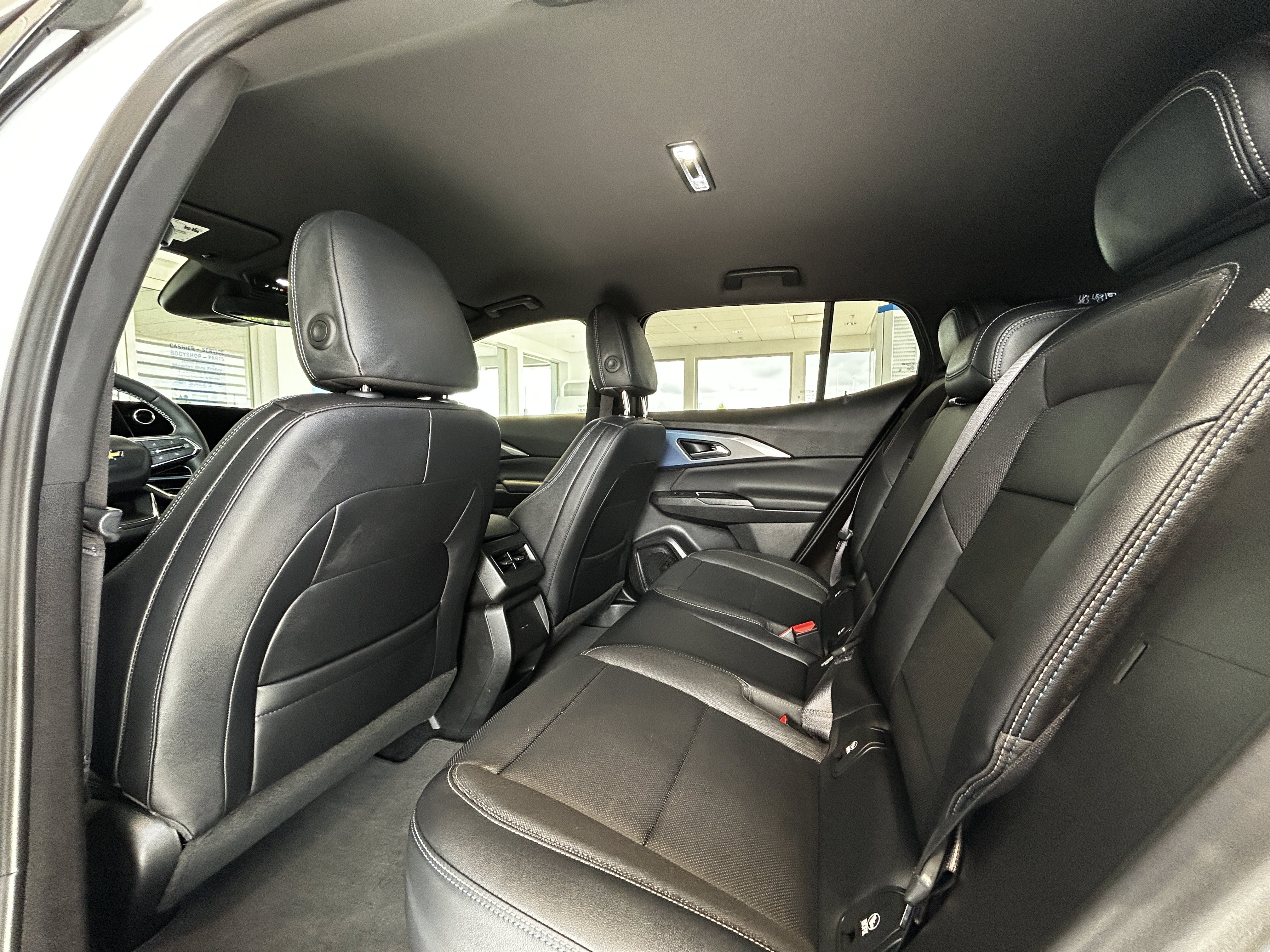 Used 2025 Chevrolet Equinox EV LT w/ Convenience Package FWD image 17