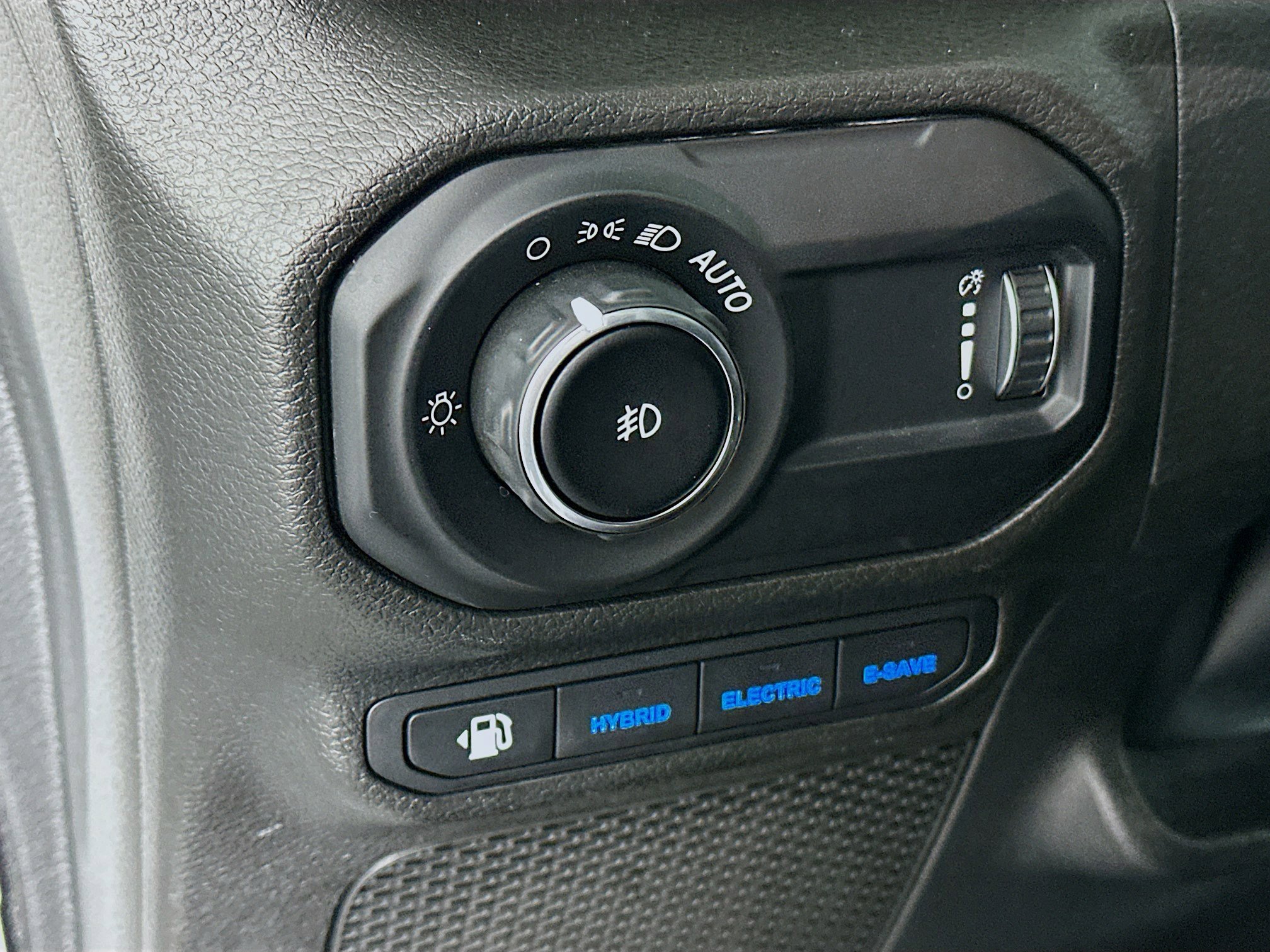 Used 2023 Jeep Wrangler Sahara image 17