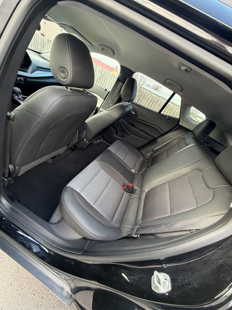 Used 2025 Chevrolet Trax LT FWD image 8