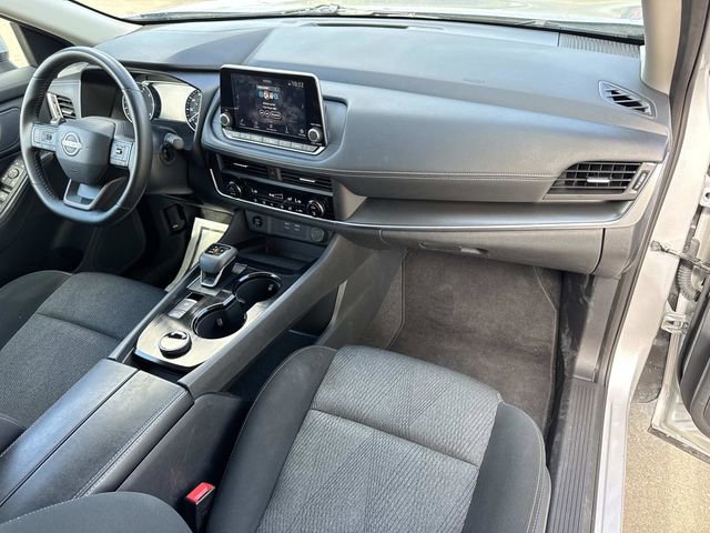 Used 2025 Nissan Rogue SV image 18