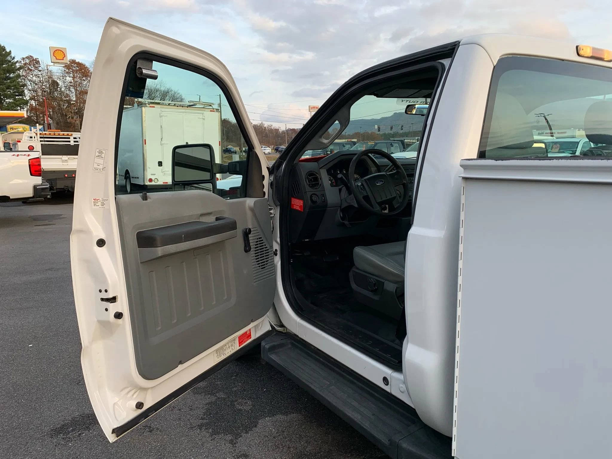Used 2015 Ford F250 XL RWD image 8