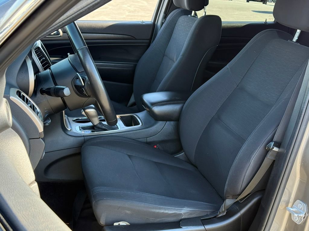 Used 2016 Jeep Grand Cherokee Laredo w/ Quick Order Package 23E image 26