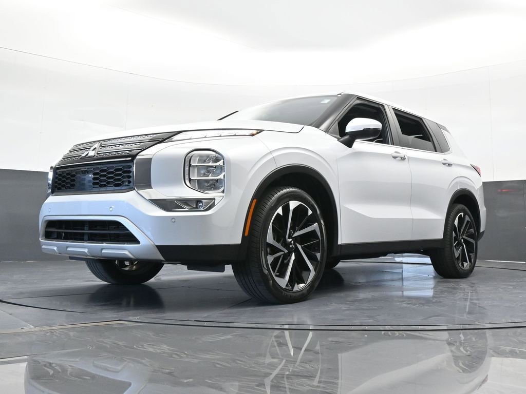 Used 2023 Mitsubishi Outlander SE image 64