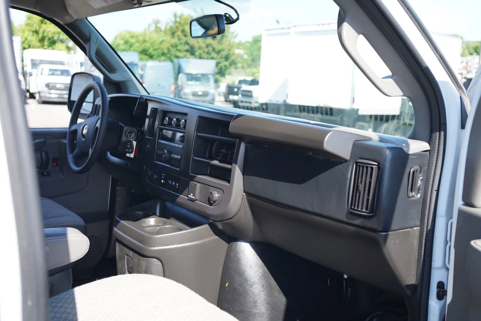Used 2025 Chevrolet Express 2500 w/ Communications Package RWD image 17