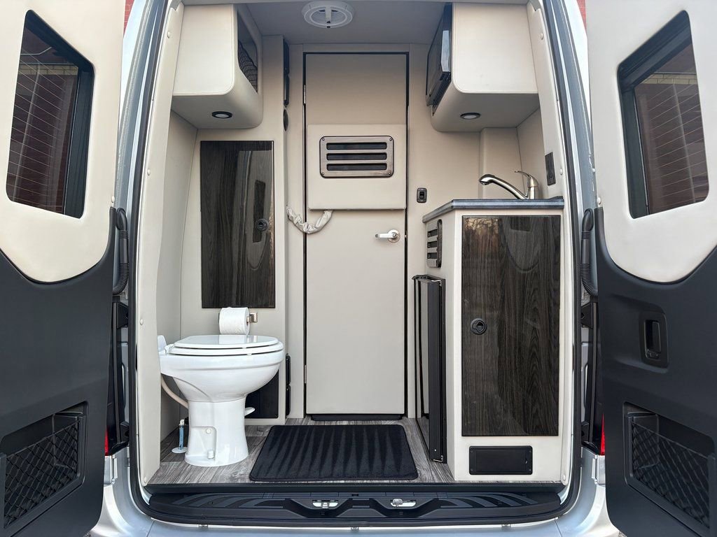 Used 2024 Mercedes-Benz Sprinter 3500 image 25