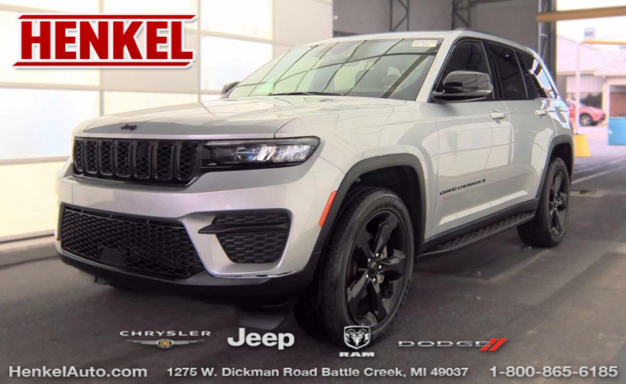 Used 2025 Jeep Grand Cherokee Altitude