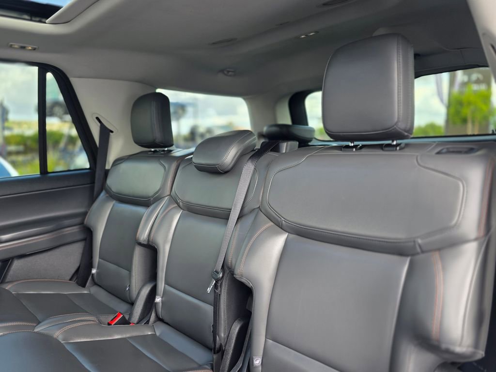 Used 2025 Ford Expedition Active AWD/4WD image 19
