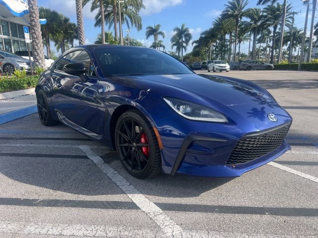 Used 2025 Toyota GR86 Premium w/ Performance Package image 2