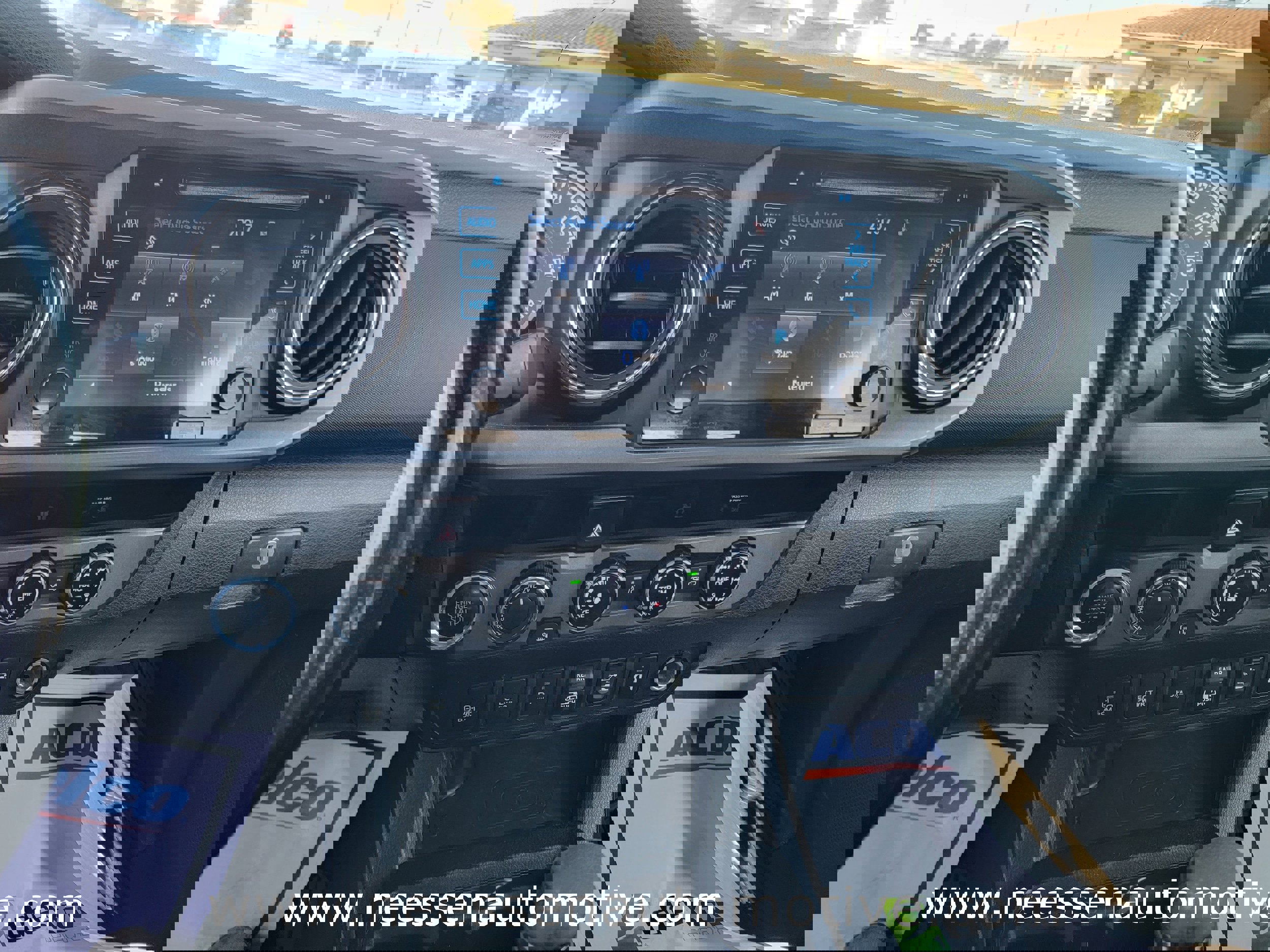 Used 2018 Toyota Tacoma TRD Off-Road w/ Technology Package image 56