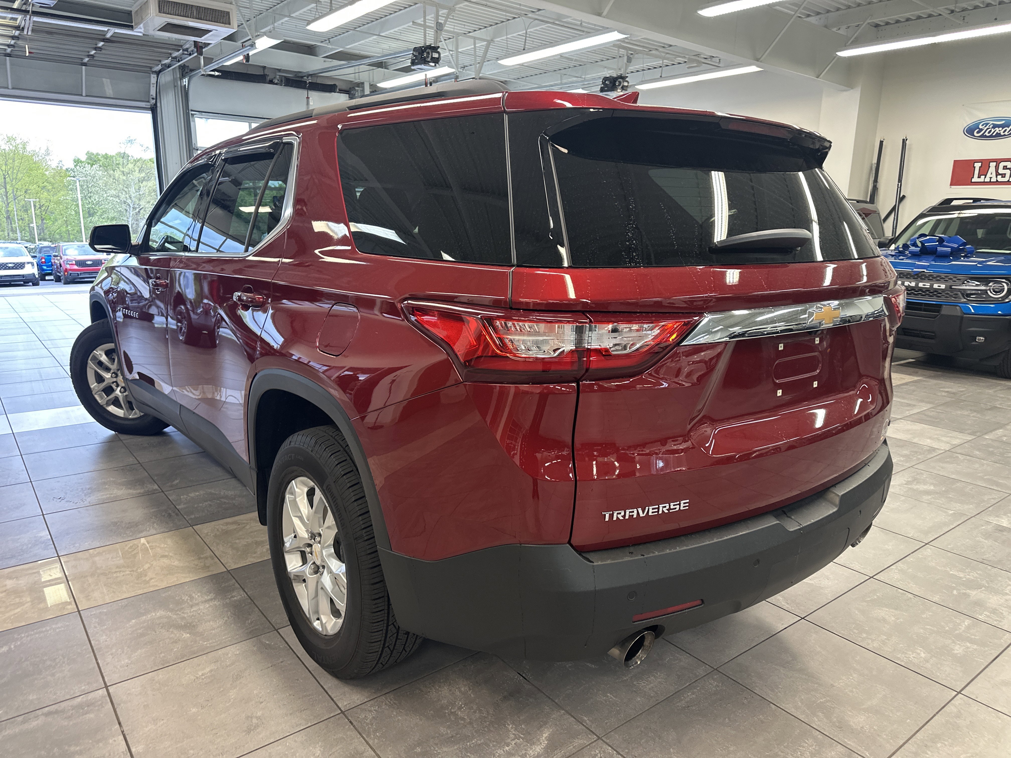 Used 2021 Chevrolet Traverse LT FWD image 11