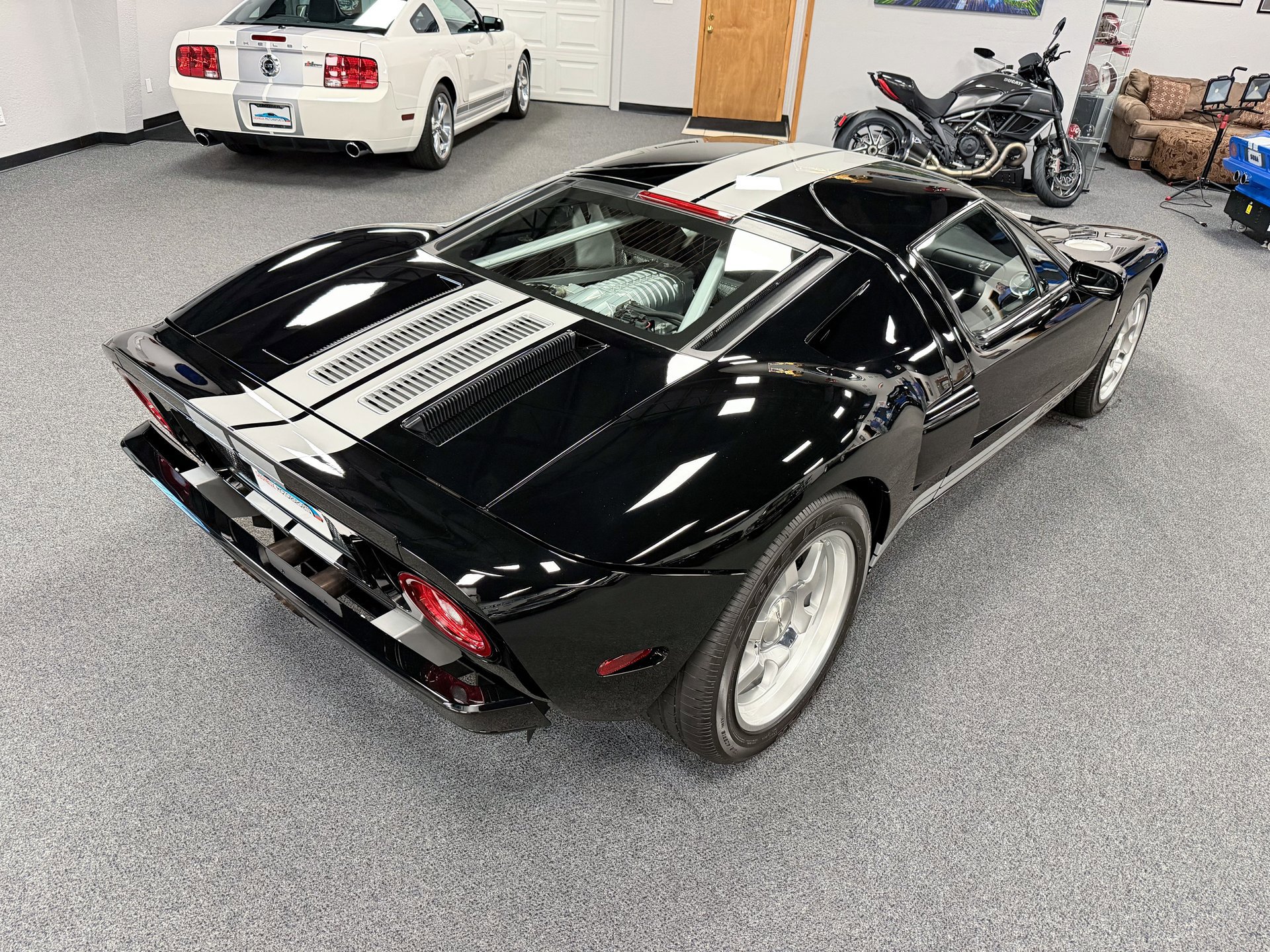 Used 2005 Ford GT image 36